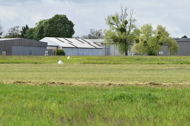 Champ de l'aérodrome Jean-Baptiste Salis