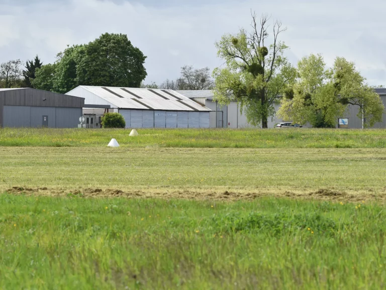 Champ de l'aérodrome Jean-Baptiste Salis
