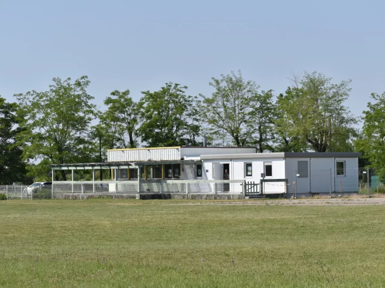 Hangar à l'Aérodrome de Pérouges Meximieux