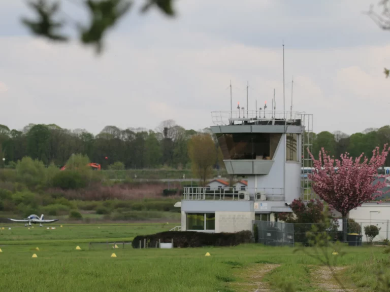 Tour de contrôle de l'Aérodrome de Saint-Cyr-l'École