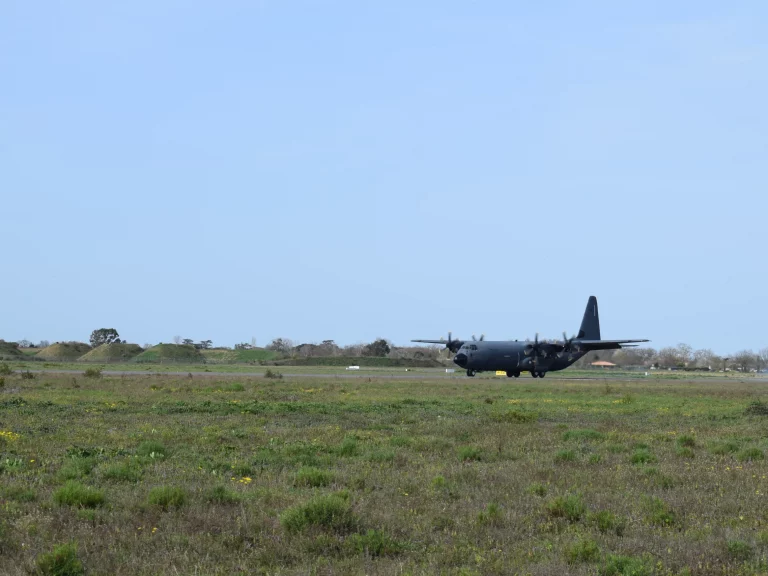 Avion sur la piste de l'Aéroport de Toulouse Francazal